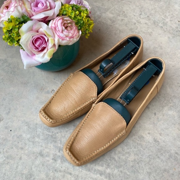 Liz Claiborne Tan Leather Loafers Women’s Size 7.5 Slip-On Flats Comfort - Picture 1 of 9